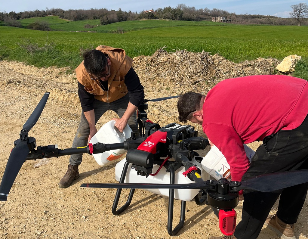 ArslanBT Buğday Tarlasında Teknoloji ve Verim Buluşması: Drone ile Katı ve Sıvı Gübreleme Operasyonu