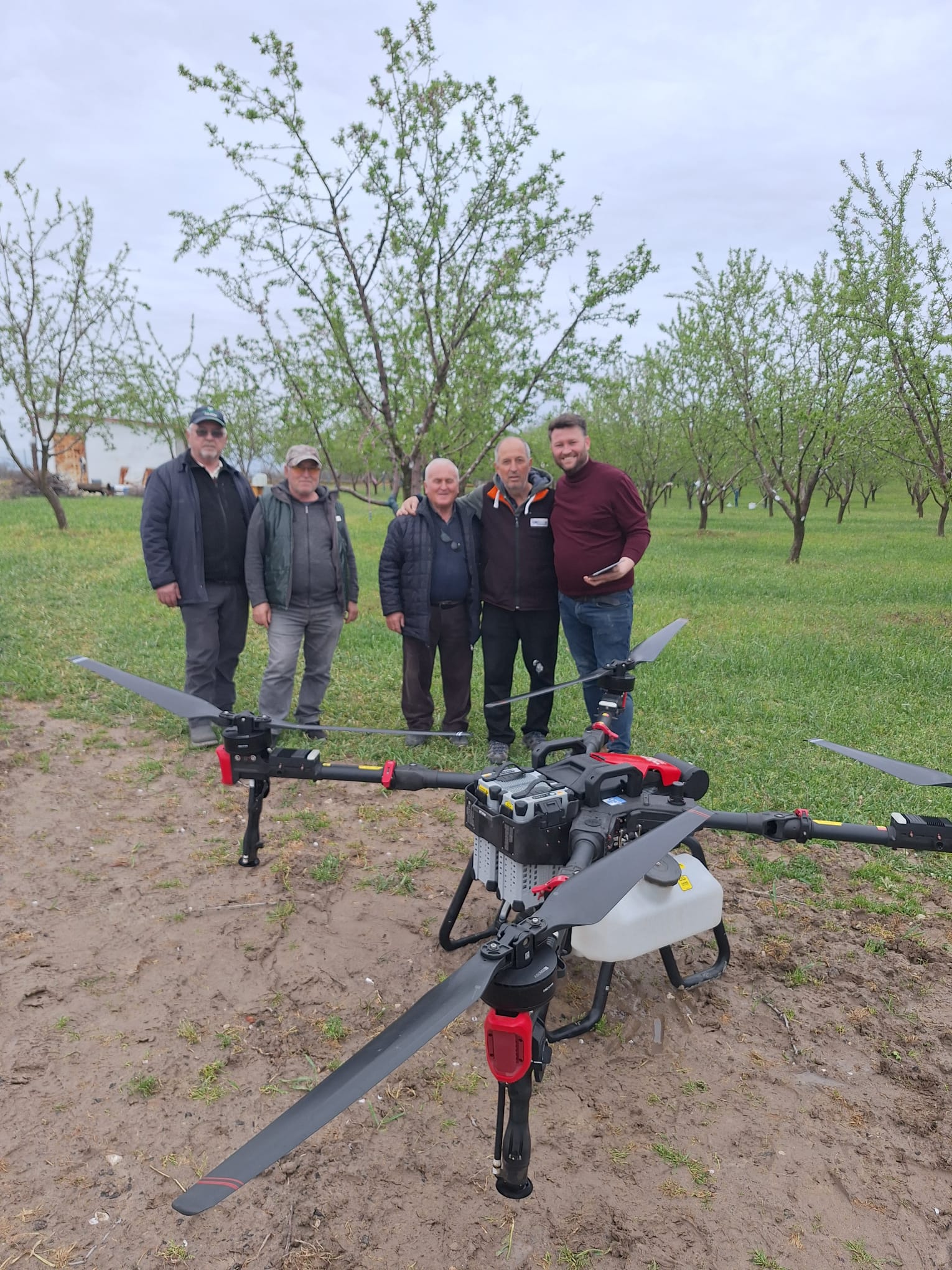 Enez Hasköy'de Selahattin Pesen'in Badem Bahçesine Drone ile Mantar İlacı Uygulaması